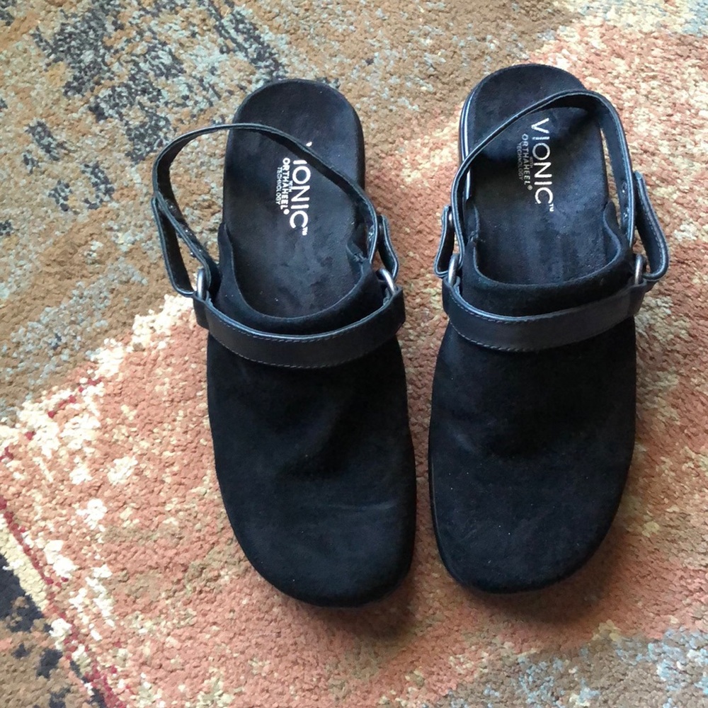 Women’s size 8 black suede Vionic Orthaheel Adelaide Convertible Clog Mules